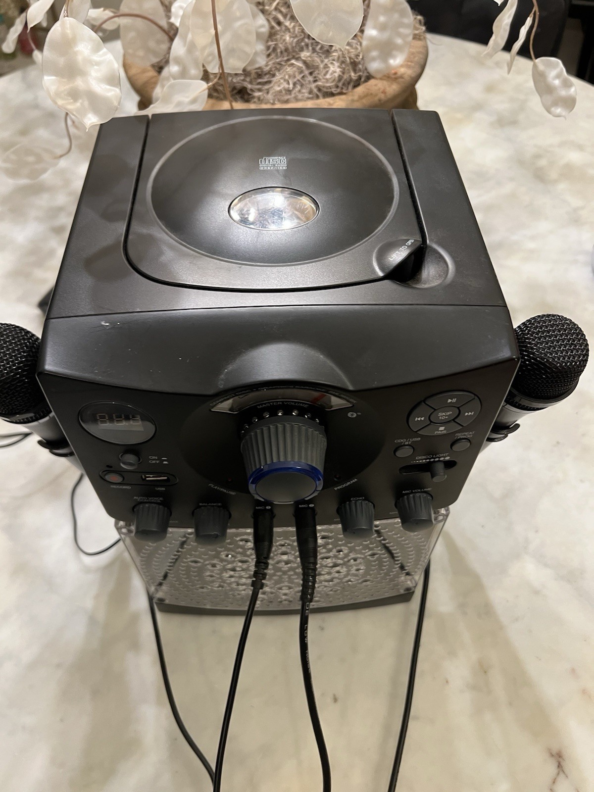 The Singing Machine SML385UBK Karaoke System Bluetooth CD+G Disco Lights