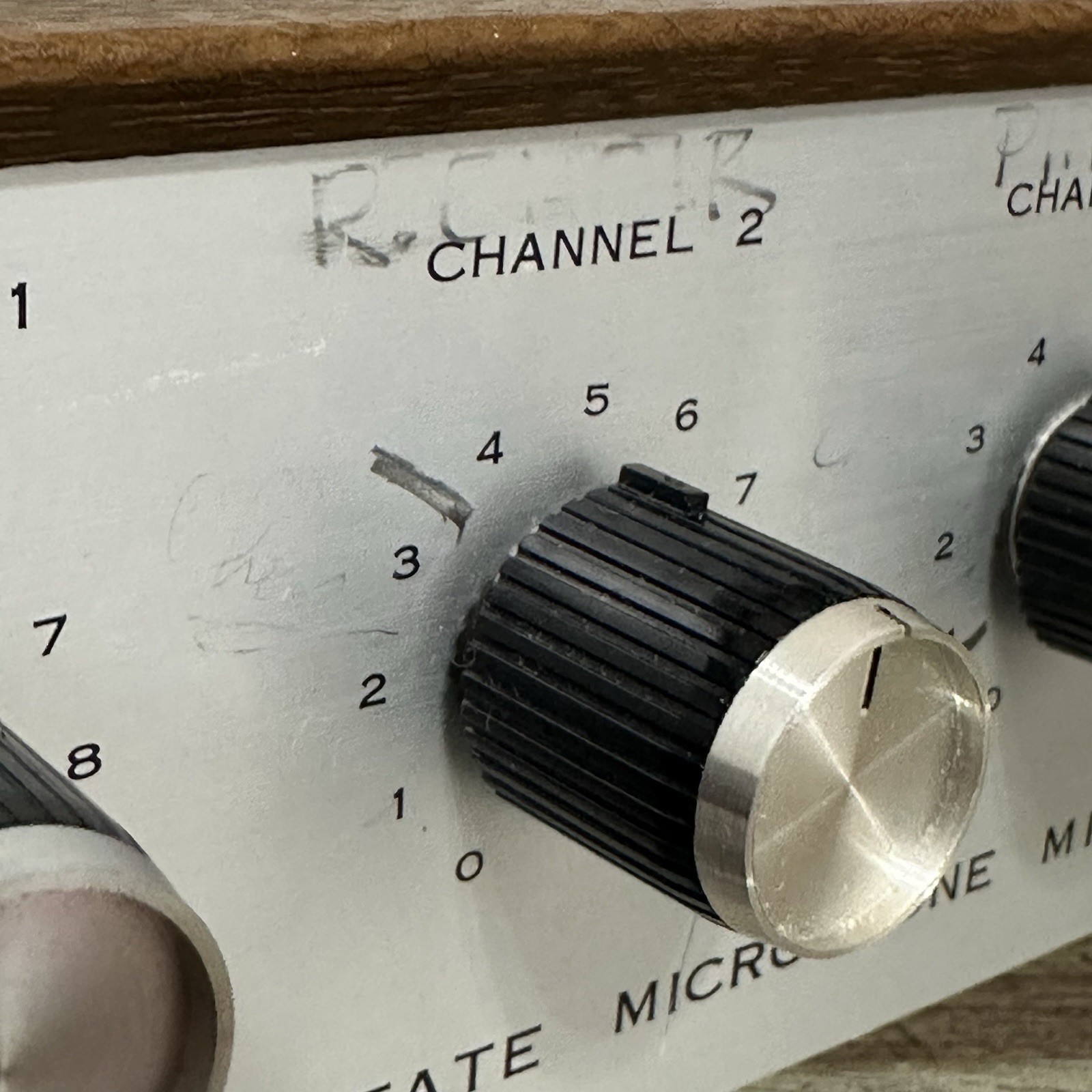 Claricon 44-485 Solid State Microphone Mixer Preamplifier