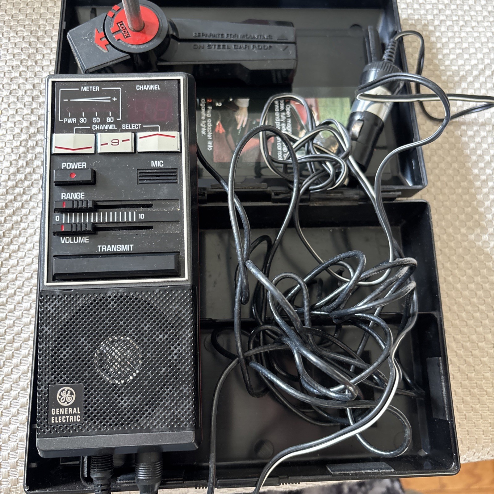 General Electric HELP-2 Emergency CB Radio Model 3-5910A w/Box 40 Channel 2 Way
