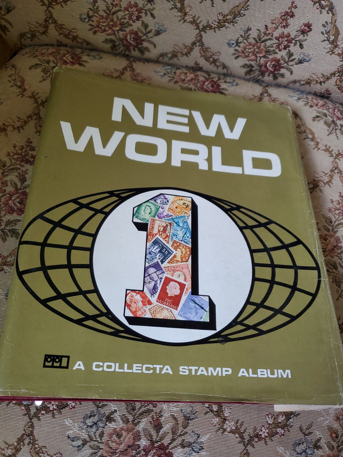 Vintage New World 1 Collecta Stamp Album - Worldwide Collection 1970s, 10% Full