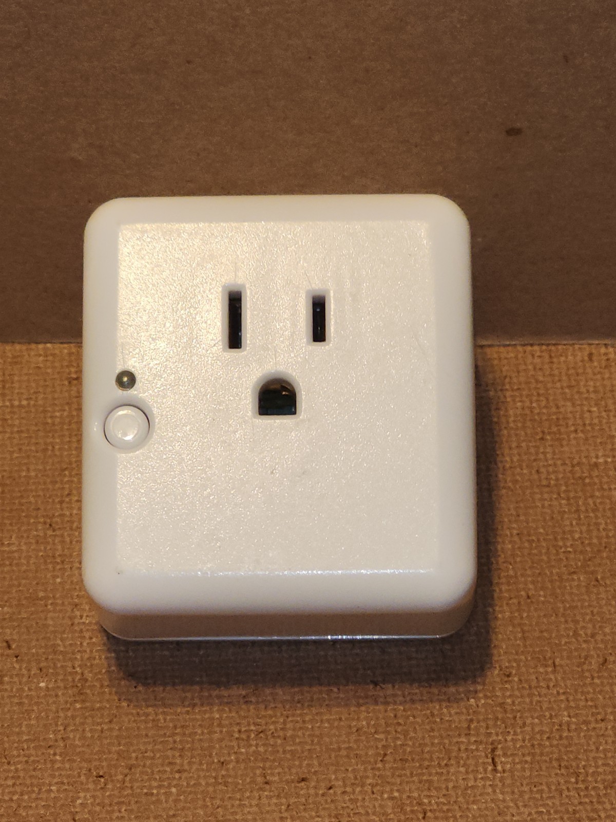 Centralite 4257050-RZHAC Zigbee On/off Appliance Control Smart Switch Plug
