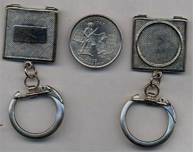 3 VINTAGE SILVER PLATED 25mm. SQUARE 1950'S SETTING KEYCHAINS   X206