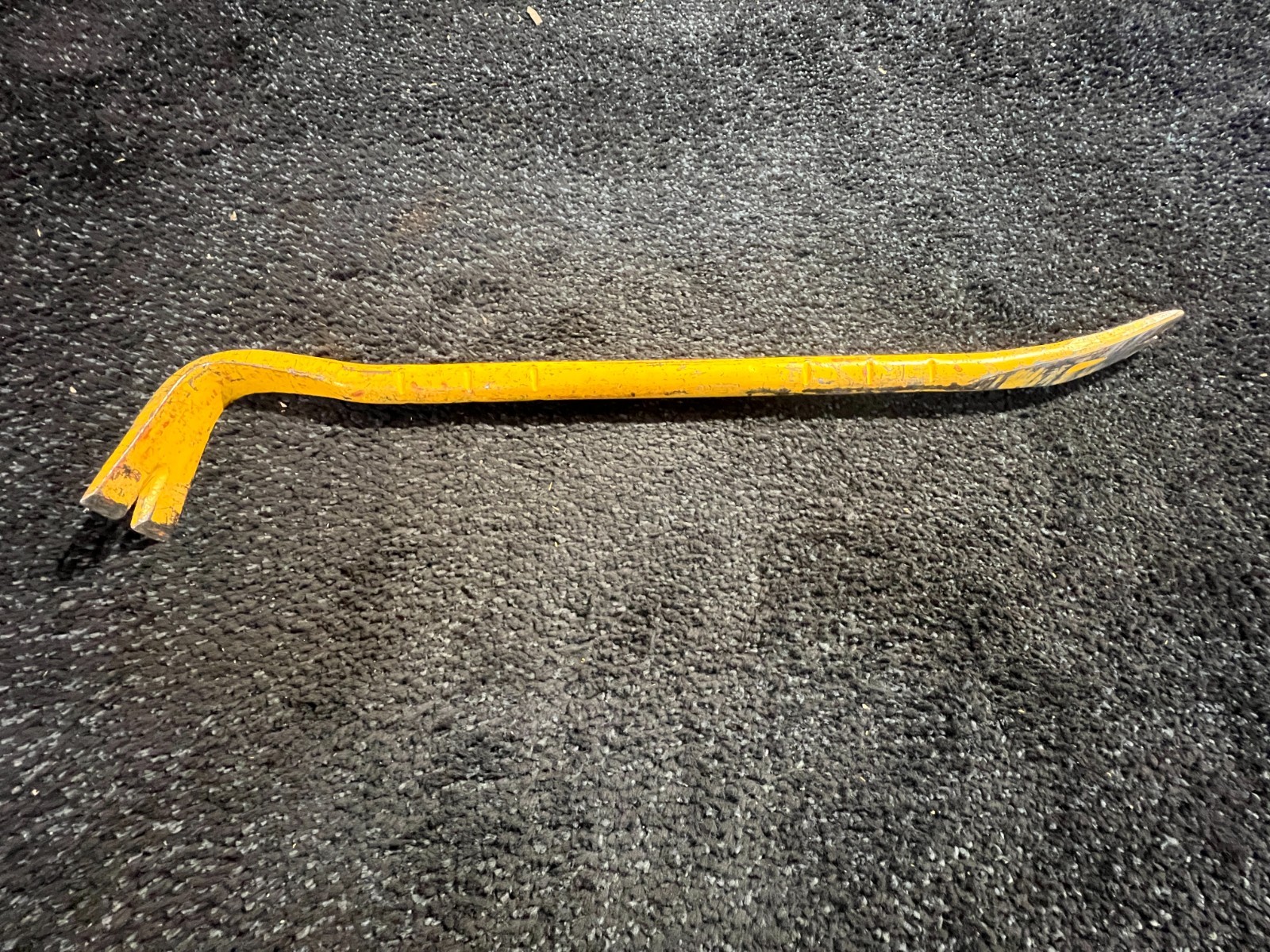 24In. L, 1-3/4In. W FatMax Wrecking Bar High-carbon steel, Yellow