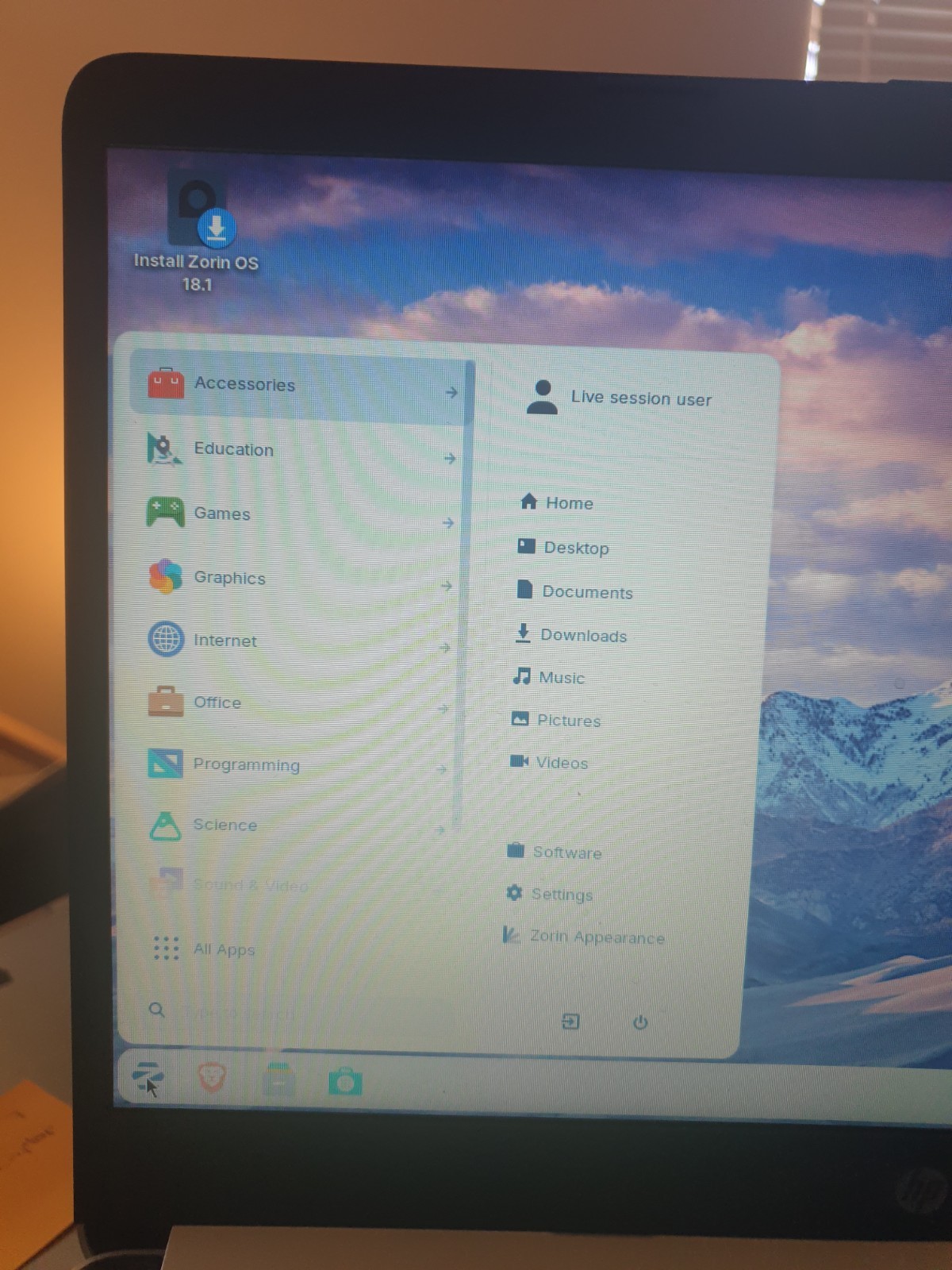 Linux Zorin OS 18.1 Education, 64-bit, Bootable Live and Install USB Flash Drive