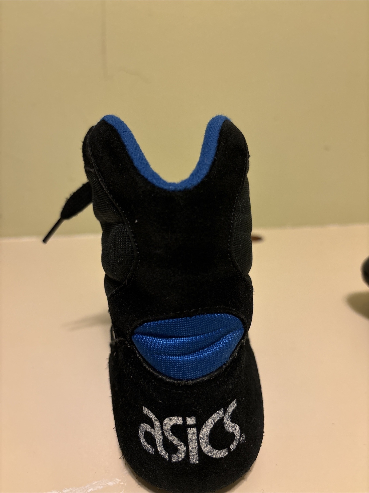 wrestling shoes 8.5 asics