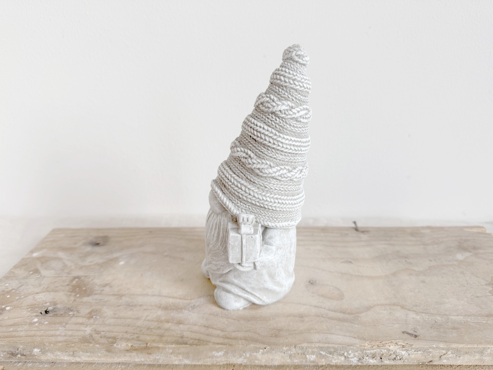 Latex Mold – Faceless Gnome with Knitted Hat, Sack & Gift – Version A