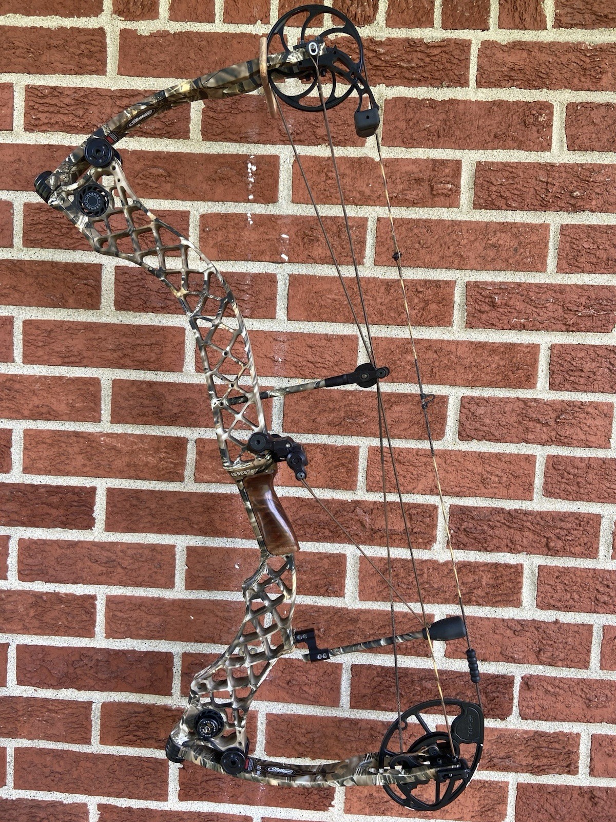 Mathews Helim 60lb Left Handed 30” Draw Compound Bow Lost Camo