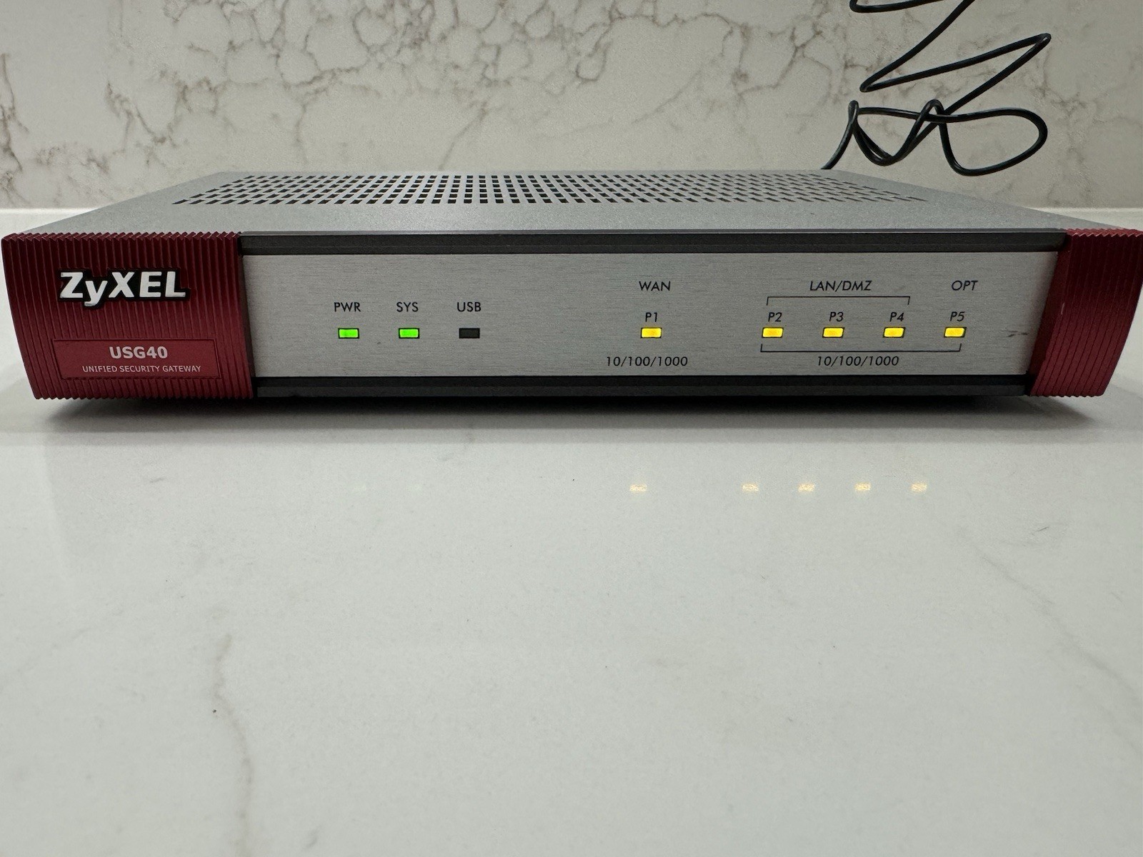 ZYXEL USG40 - Unified Security Gateway USED TESTED and WORKS!