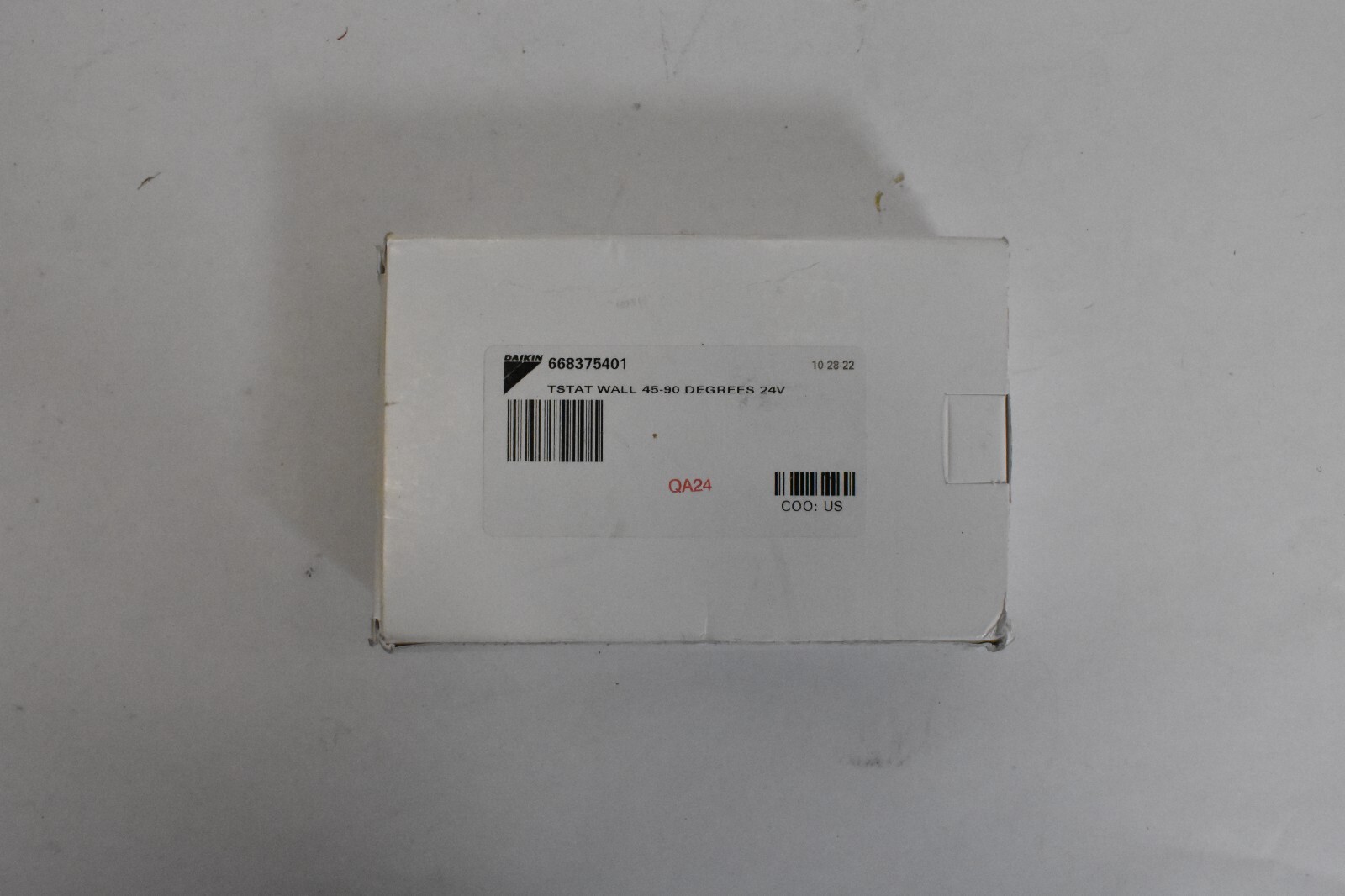 DAIKIN 6683754012 Heat 2 Cool Auto Manual Changeover Hardwired Non-Programmable