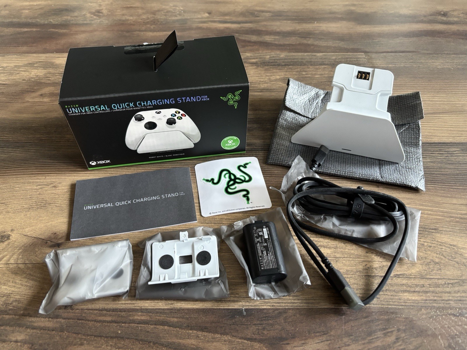Official XBOX Universal Quick Charging Stand White Complete CIB Read Description