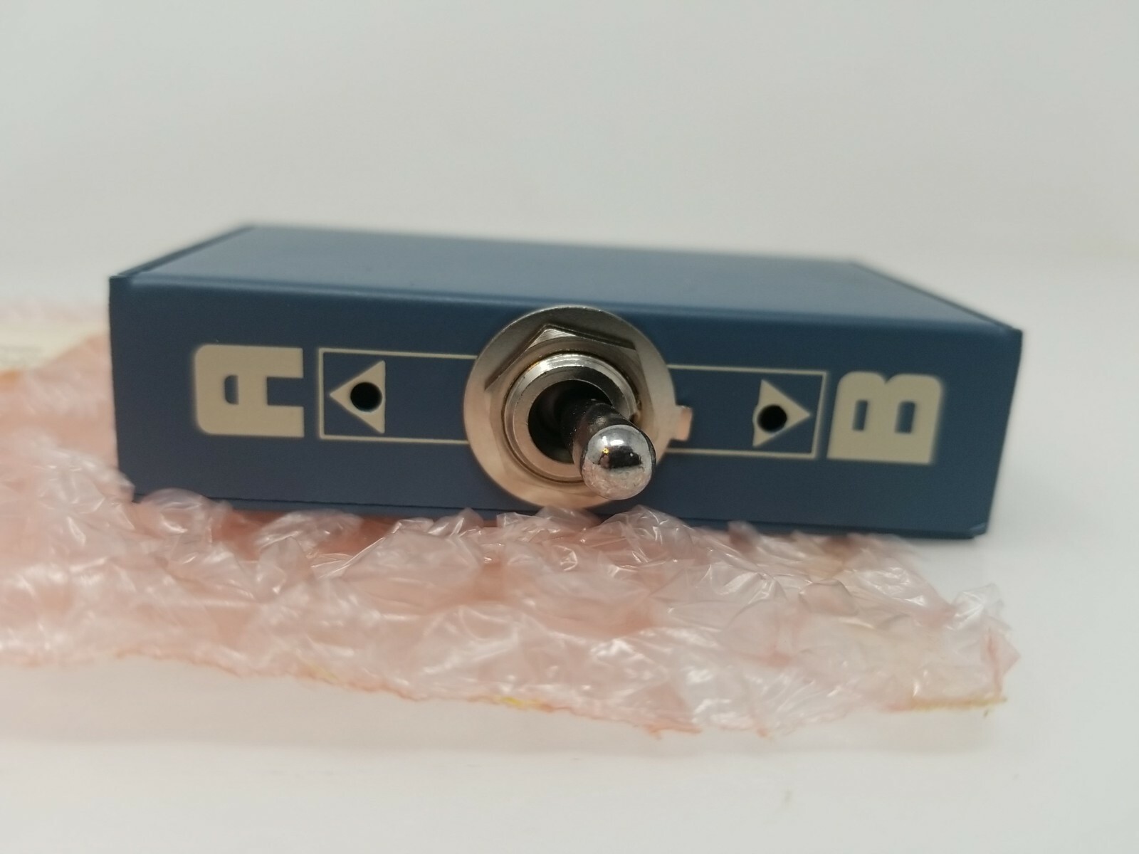 L-COM Model DSC12BD Coax Switch