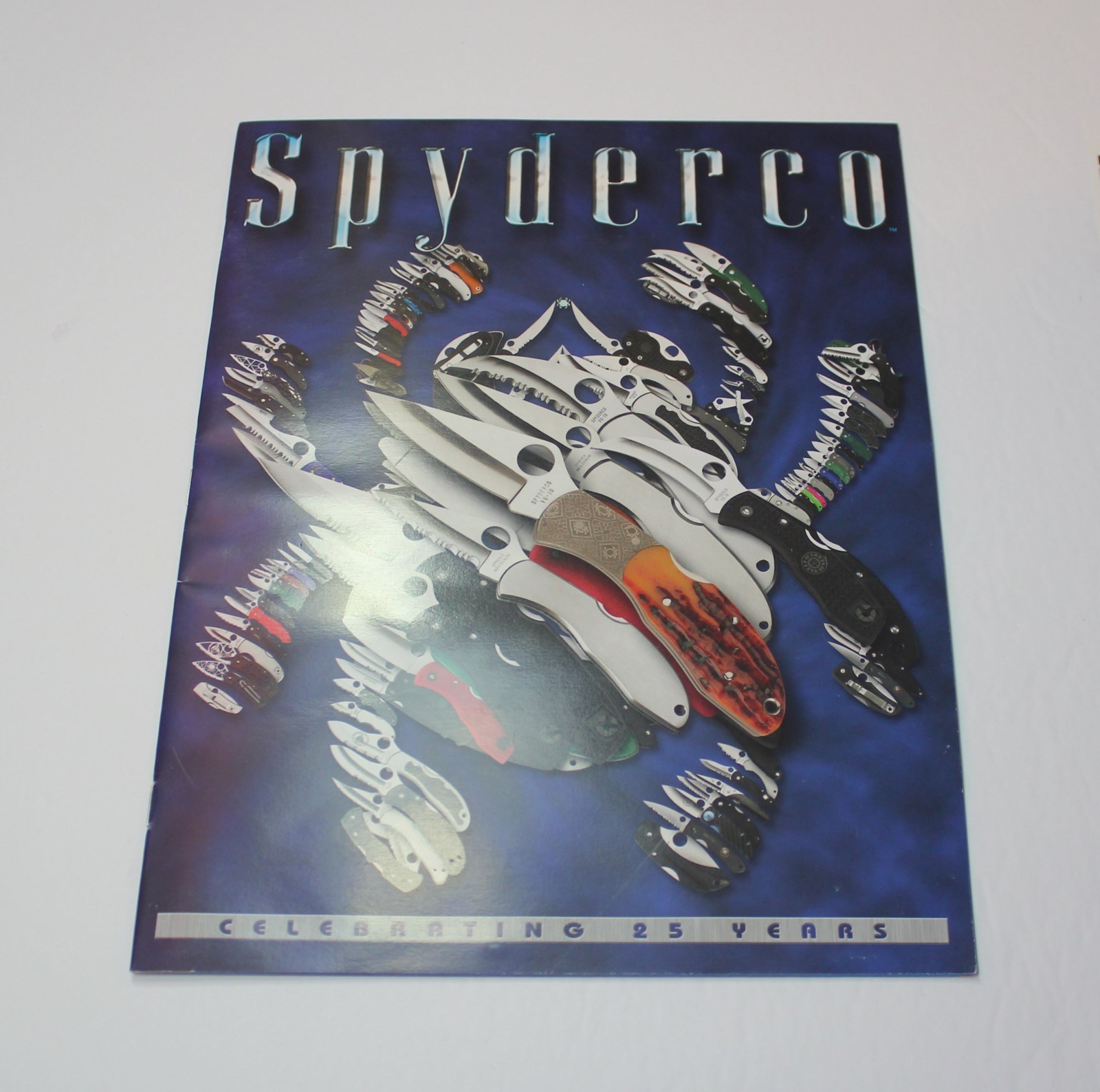 NEW Unused Spyderco 2003 Dealer Catalog