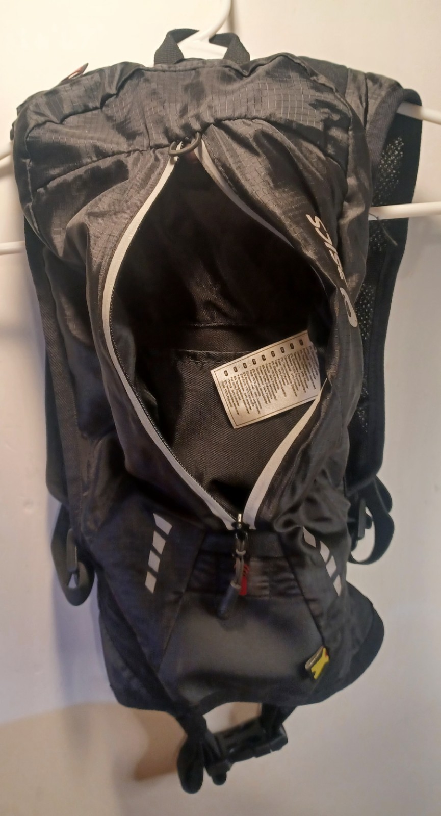 asics ~ Run/Jogging Hike Hydration Backpack Performance 1.5Liter ~ NWOT ‐J