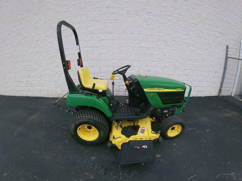 2005 John Deere 2210HST Used
