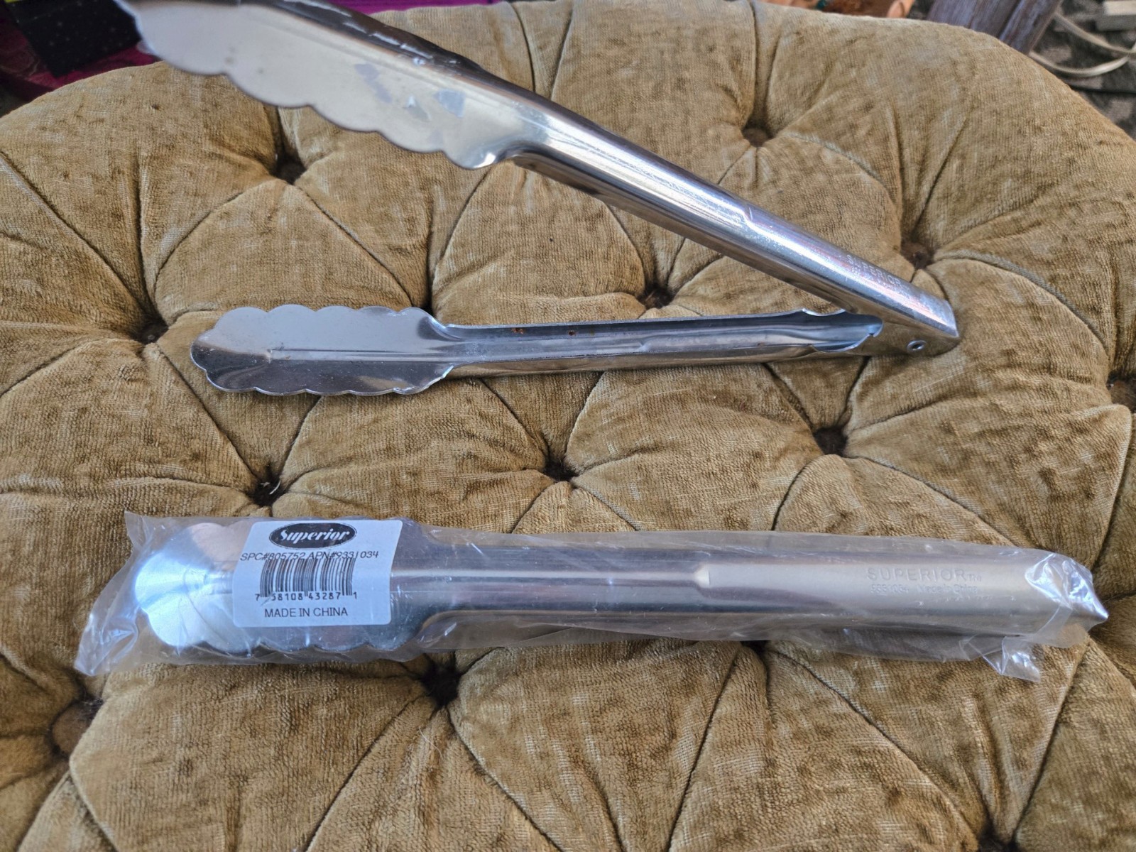 Superior 9 1/2 " length Stainless spring operated tongs with scalloped gripping