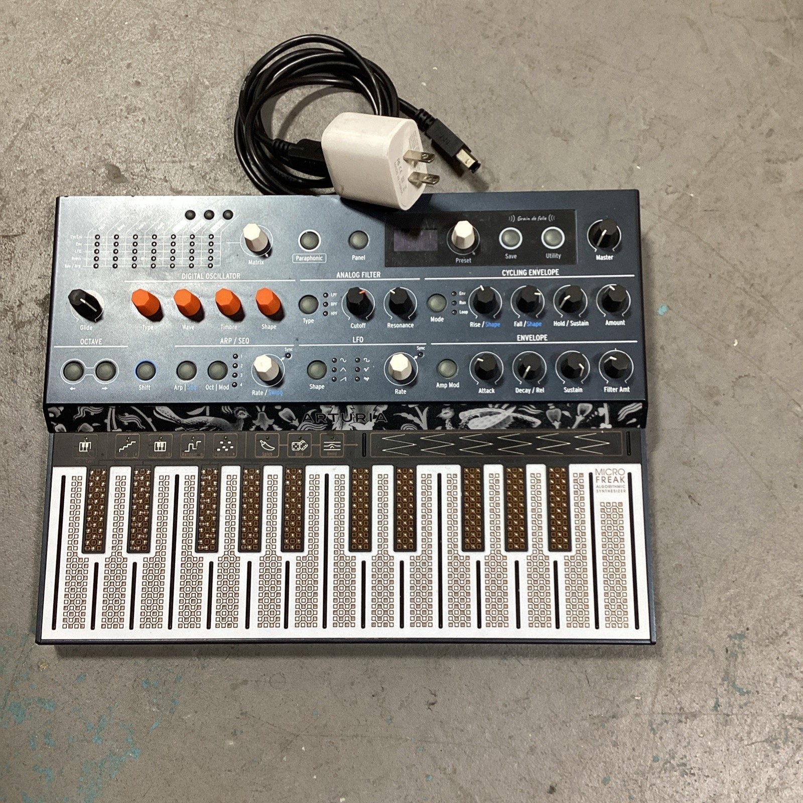ARTURIA MICROFREAK Hybrid Keyboard Synthesizer - 25 KEYS  EXCELLENT CONDITION