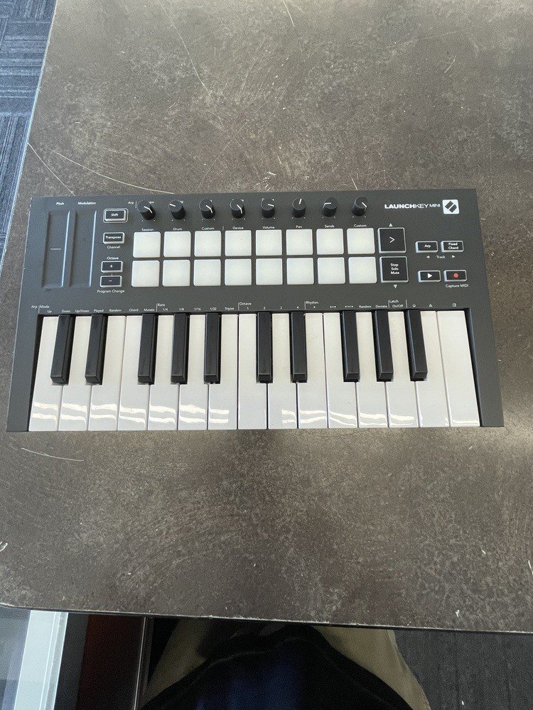 Novation LAUNCHKEY MINI MK3 25 Mini-Key MIDI Keyboard Controller unit Only