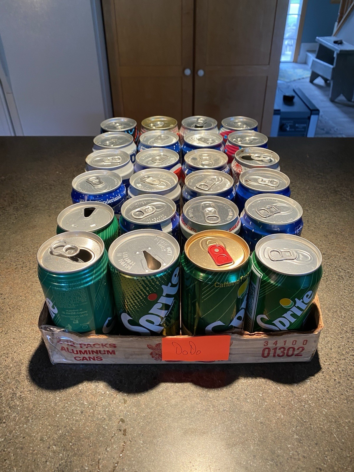 OLD SODA 🥤 CAN LOT OF See Pictures DENTS,HOLES, RUST ECT….. Lot Dodo 2 sold