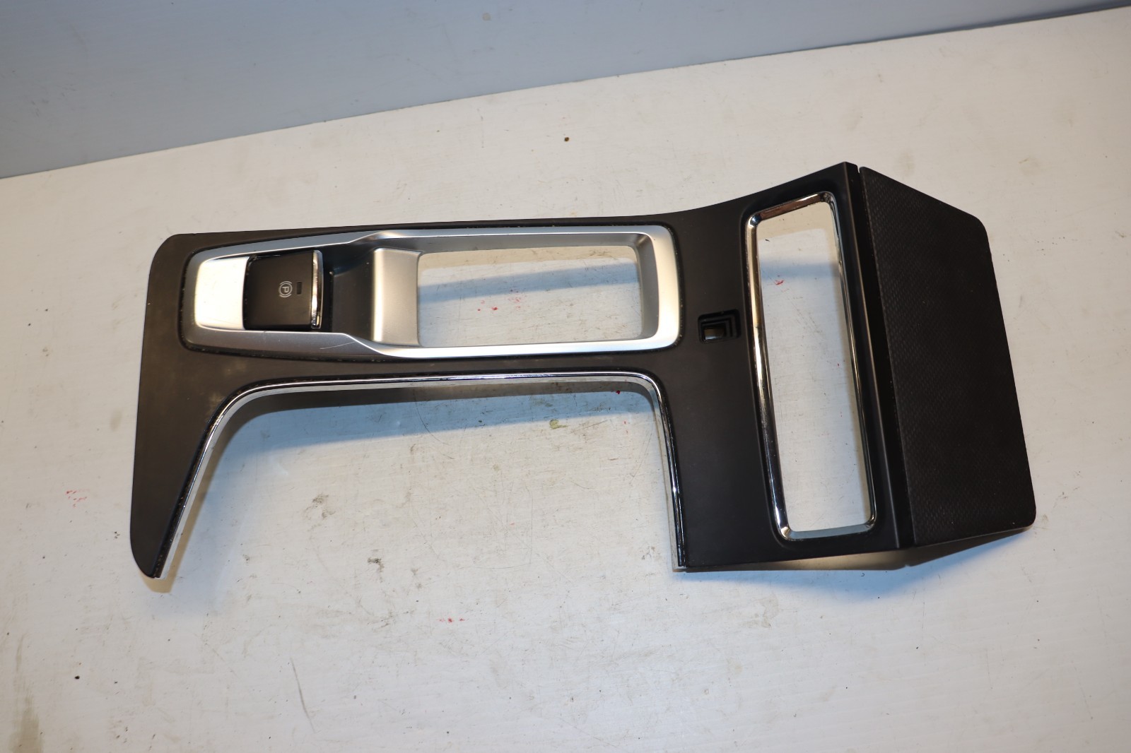 2021-2022 Subaru Ascent limited 2.4L Shifter Trim Bezel Assembly OEM