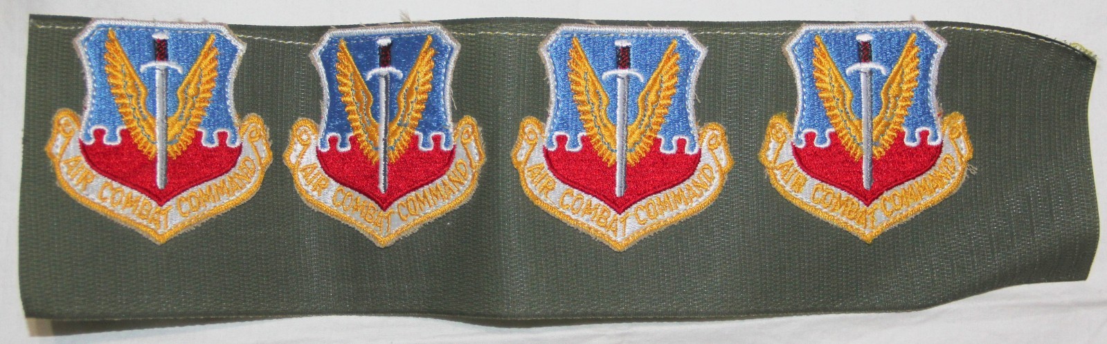 ORIG UNCUT STRIP OF 4 USAF AIR COMBAT COMMAND PATCHES ON HOOK & LATCH MOUNTING