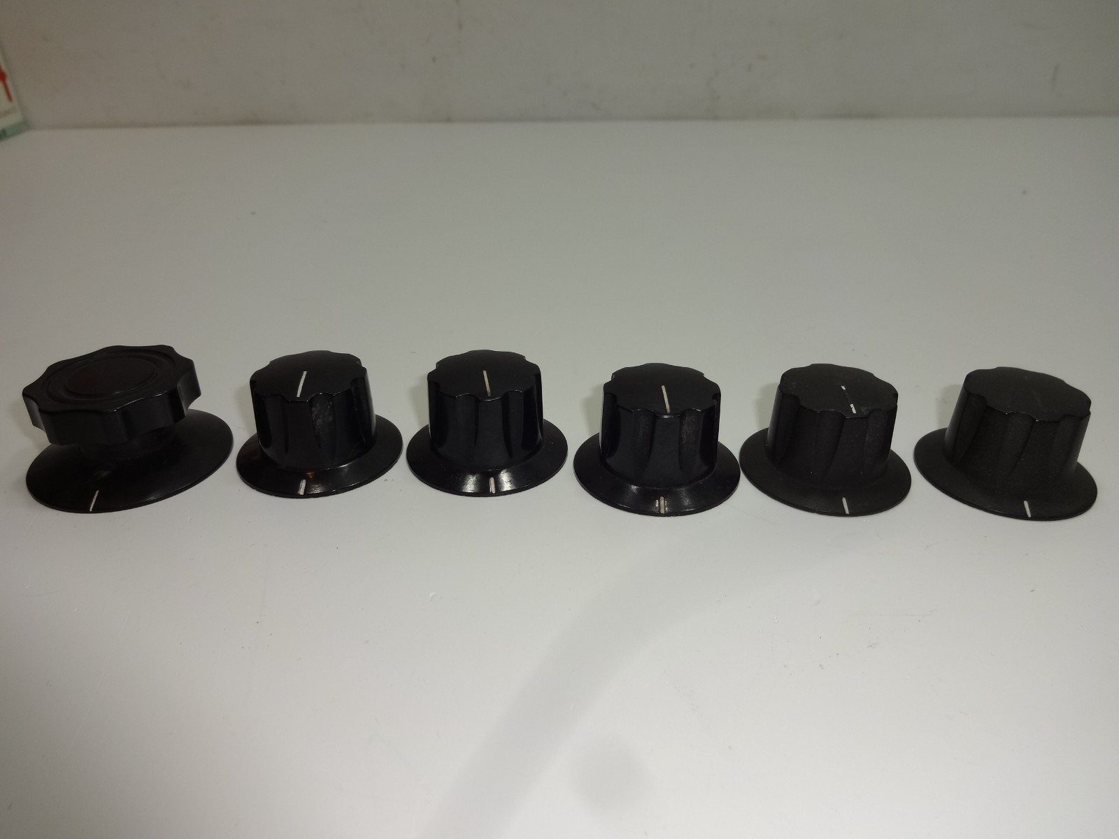Lot of 25+10 Vintage Bakelite Daka-Ware Knobs 10 Chicken Head