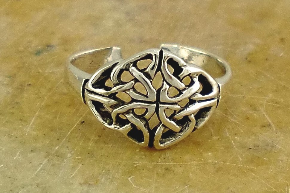 CUTE STERLING SILVER CELTIC KNOT ADJUSTABLE TOE RING style# tr99