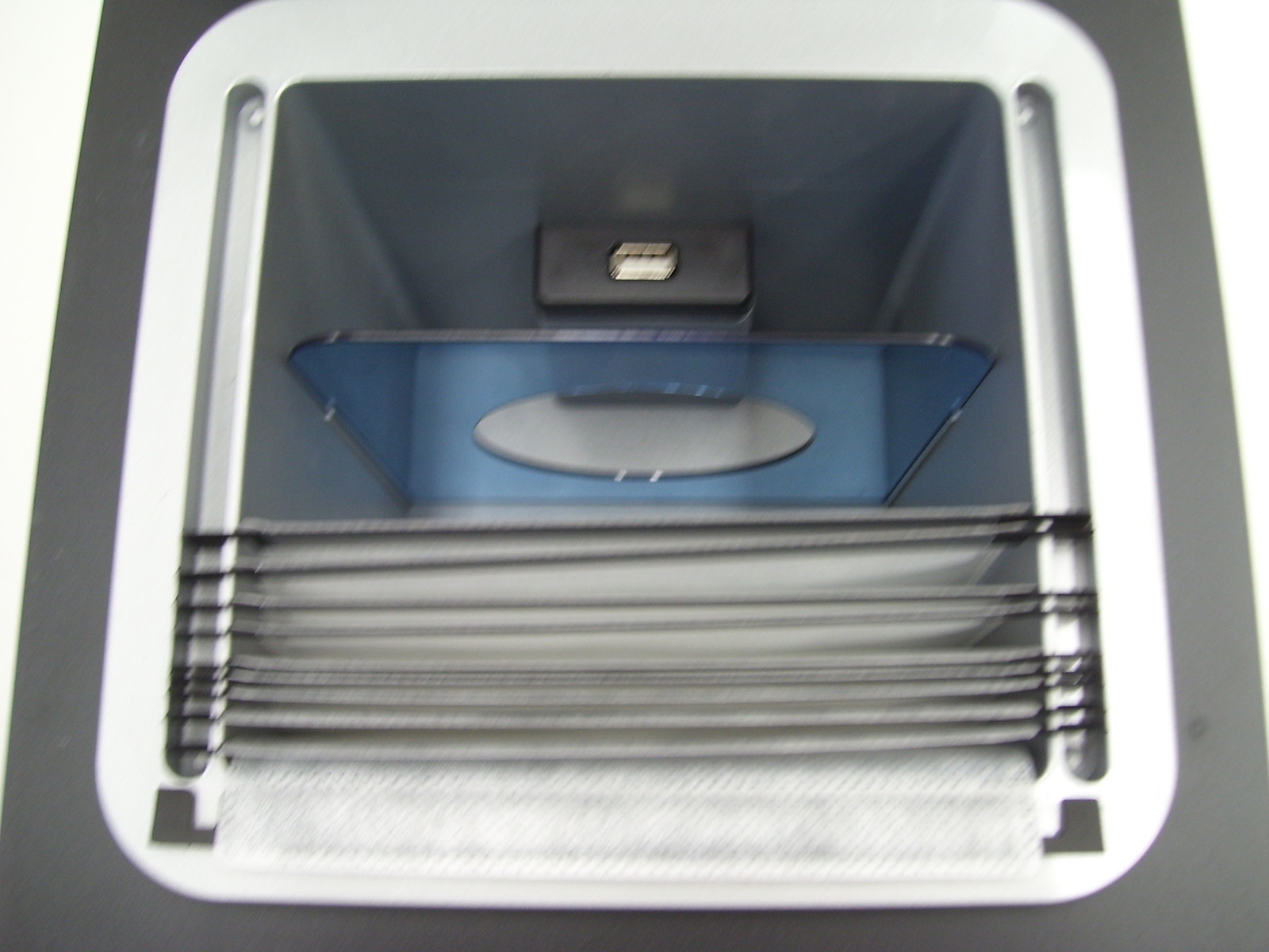 SENTRY SAFE QA0121 FIRE-SAFE WATERPROOF DATA USB CD/DVD STORAGE CHEST SAFE