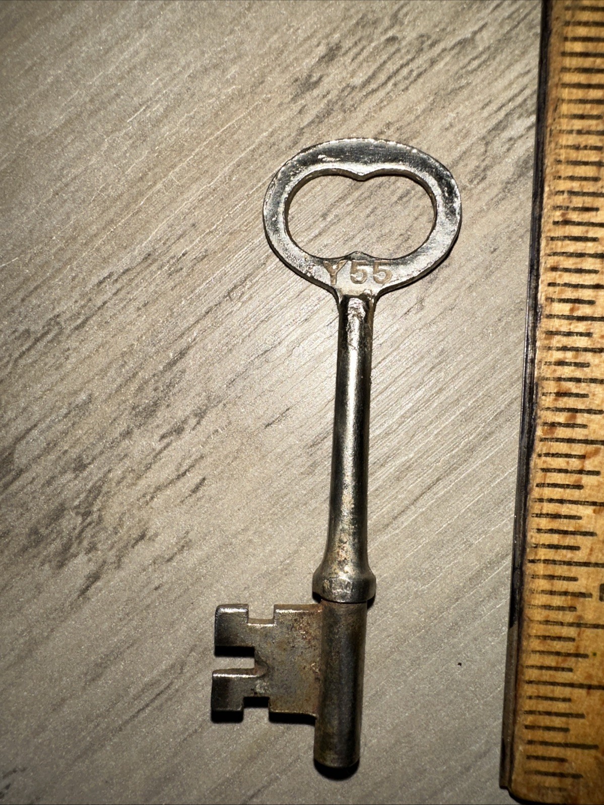 Antique Skeleton Key Solid Barrel #Y55 Unique Head Design