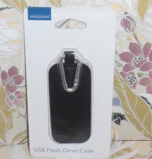 INSIGNIA USB Flash Drive Case #NS-CFDC-1 ~ NIP