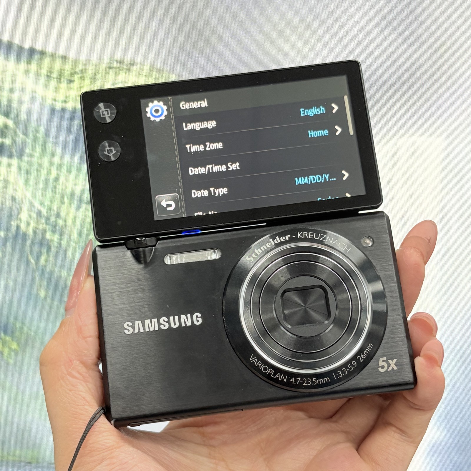 Samsung MV800 Flip-out Touch Screen Vlog Compact Digital Camera 16MP Black