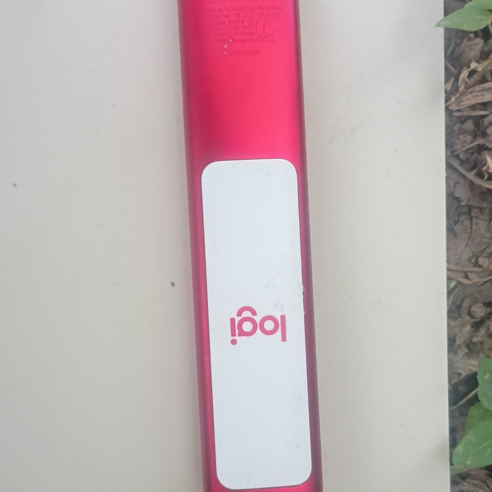 Logitech Spotlight Wireless USB Presentation Pointer Remote Pink/White
