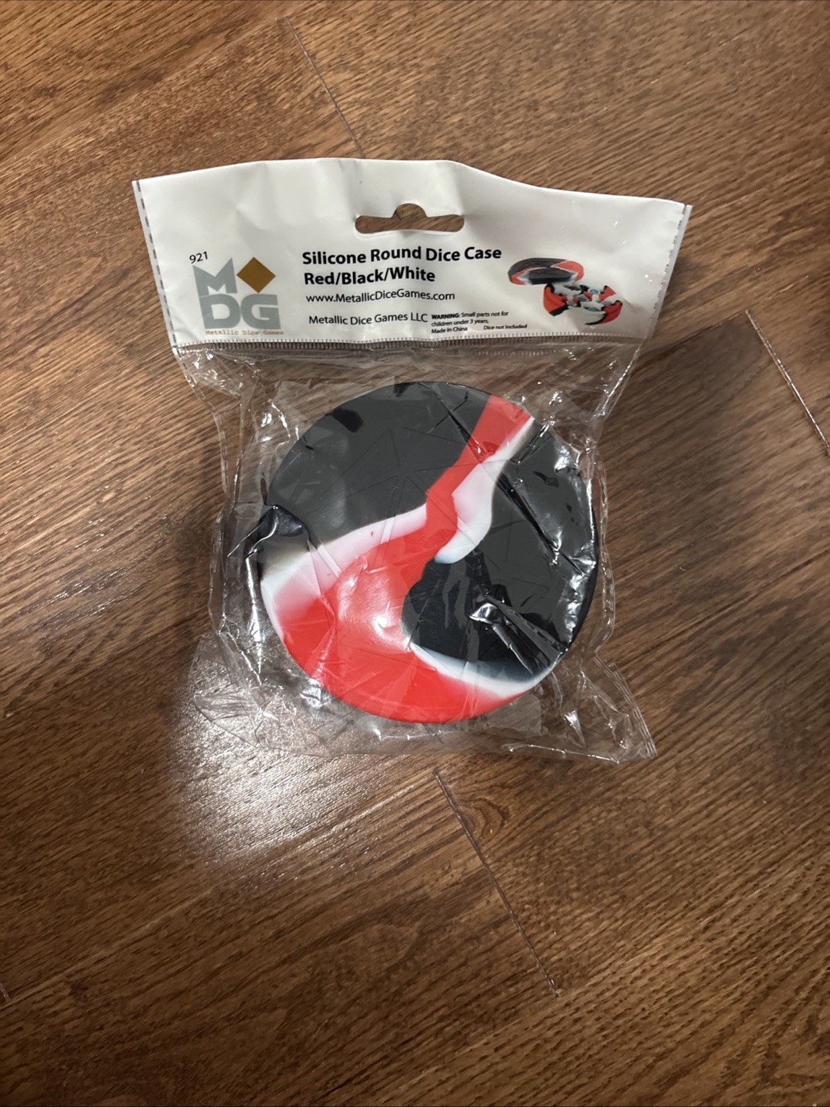 Silicone Round Dice Case: RDBKWH - Lican Dice