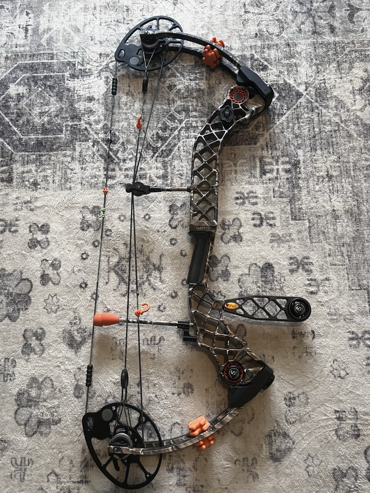 Mathews Monster Chill Bow Excellent Cond.  70 Lb, 28 Inch Draw, Viper Stabilizer