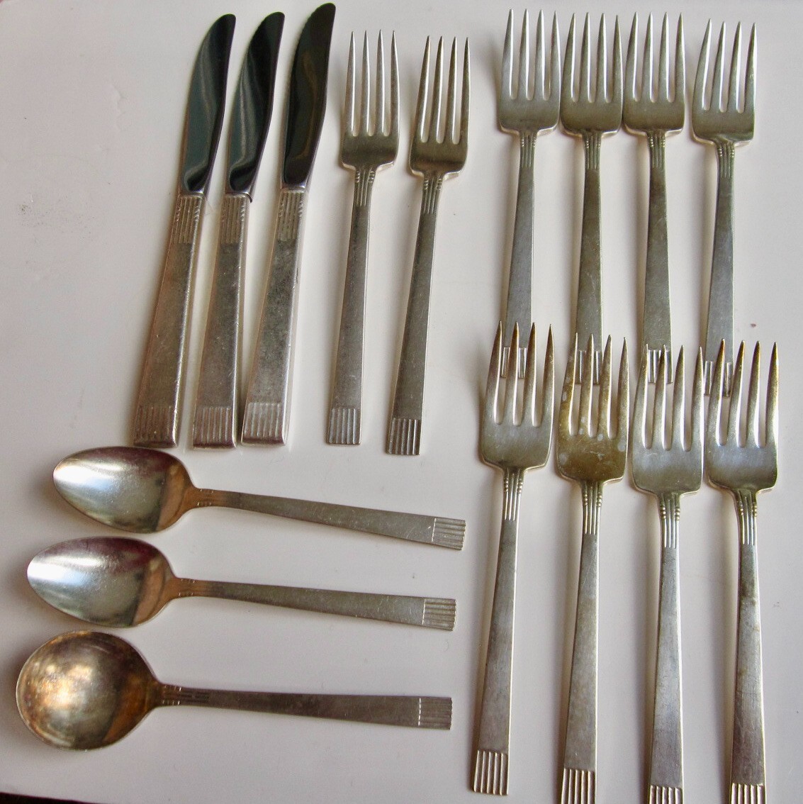 Vintage 1950s Oneida Skyline Silverplate 16-Pc Forks Spoons Knives Art Deco USA