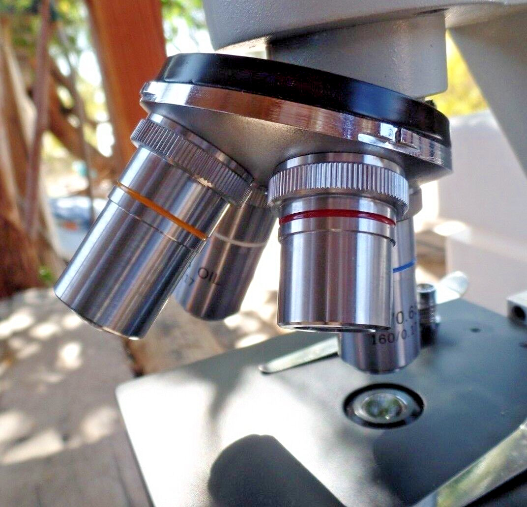 Biological Microscope with 4 objective lenses M Series