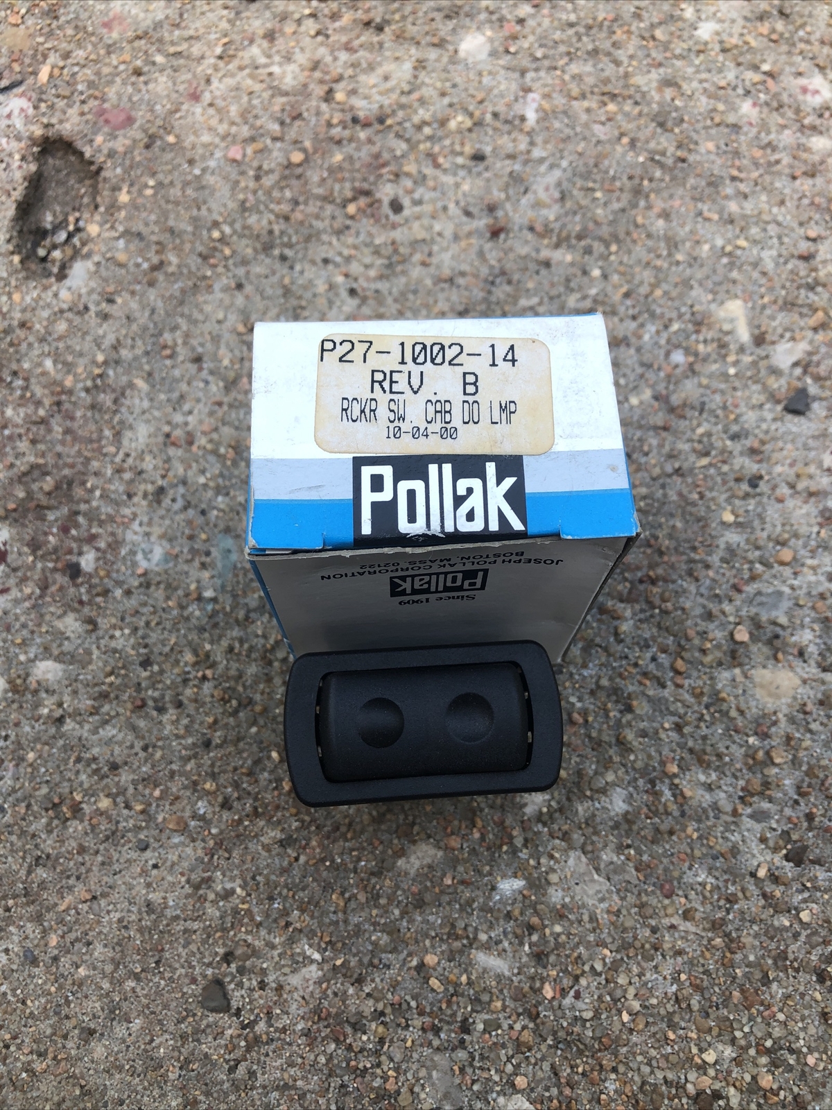 Kenworth T700 Switch | Dome Light | P/N P27-1002-14 NOS RCKR SW CAB