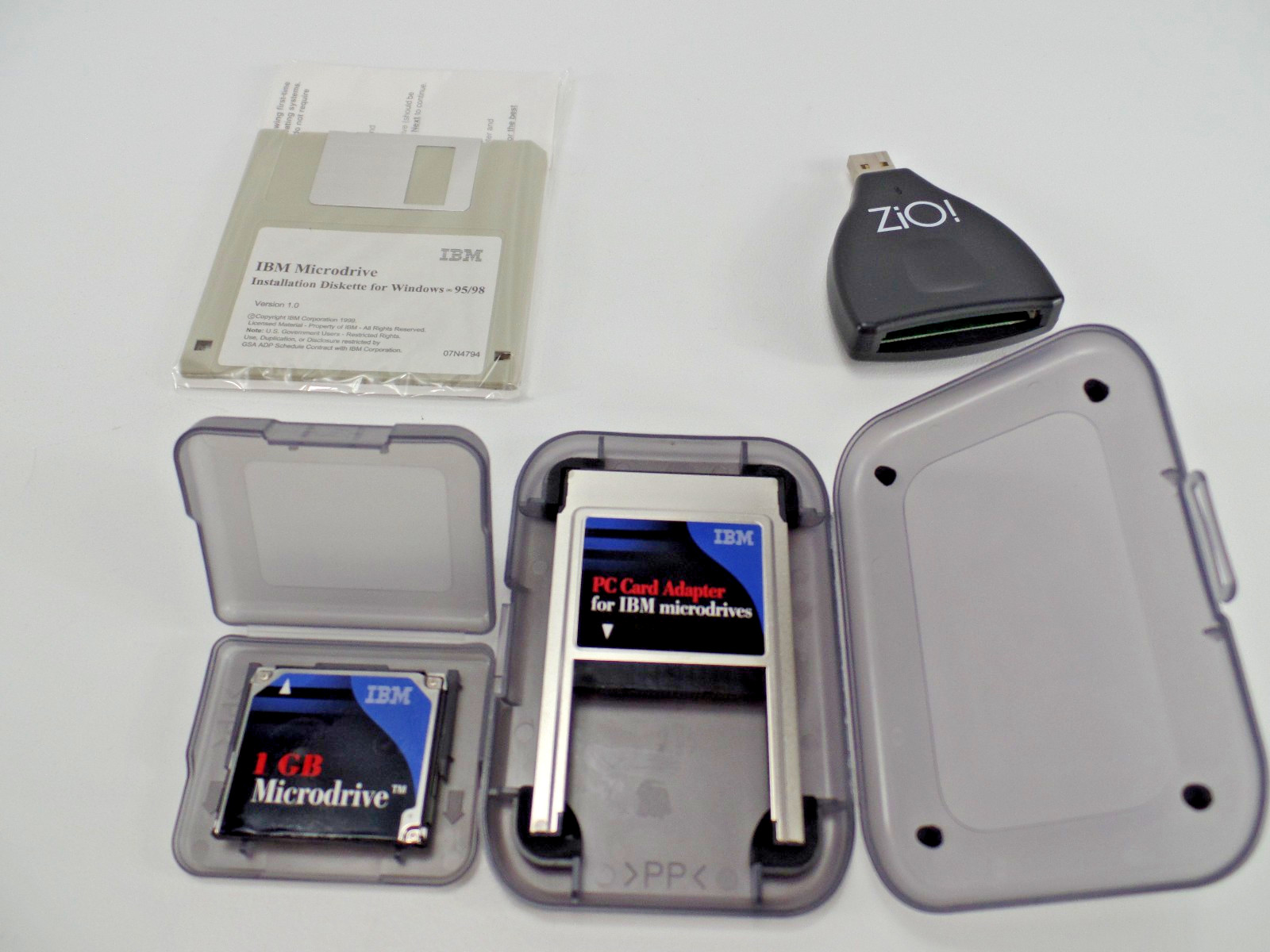 IBM Microdrive 1GB With Adapters And Original Floppy Disk CF+ Type II