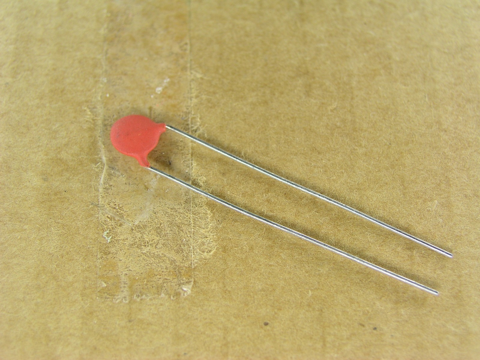 S00774-136 (10 Piece Lot) 15 pf 500 volt 5% C0G leaded ceramic capacitor