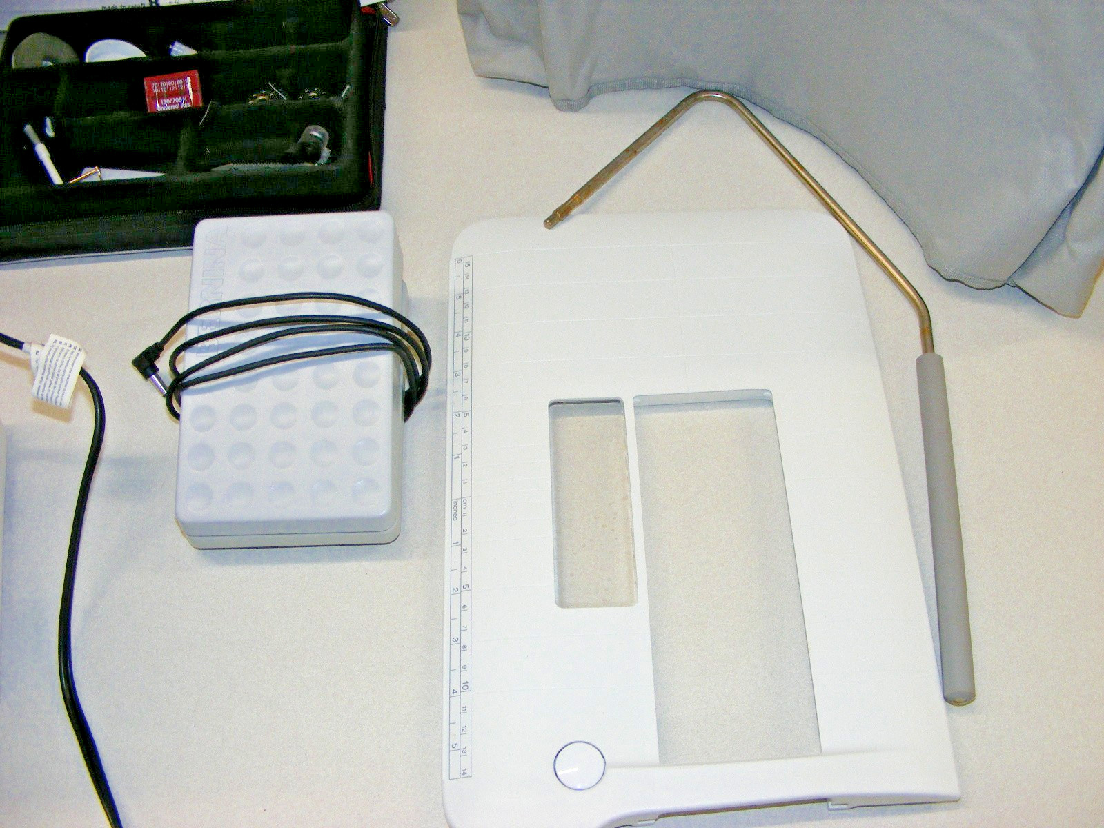BERNINA B380 Sewing Machine with Rolling Case