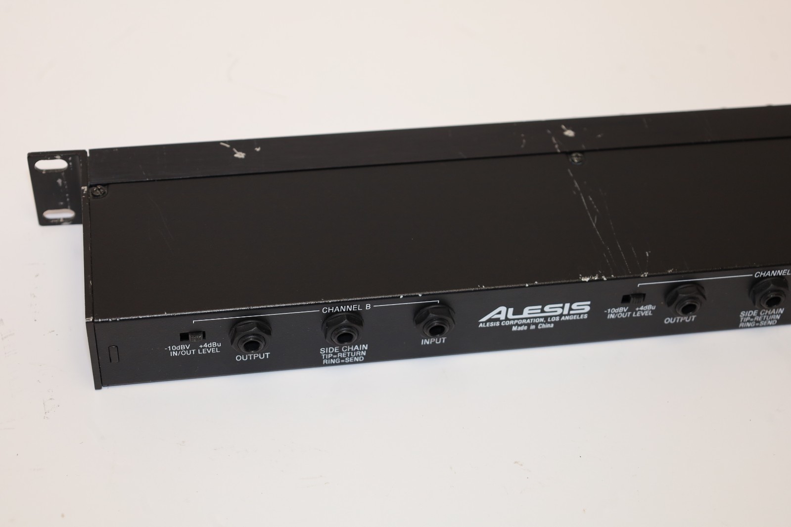 ALESIS 3630 RMS/Peak Dual Channel Compressor/Limiter w/ Gate Rack Mount .