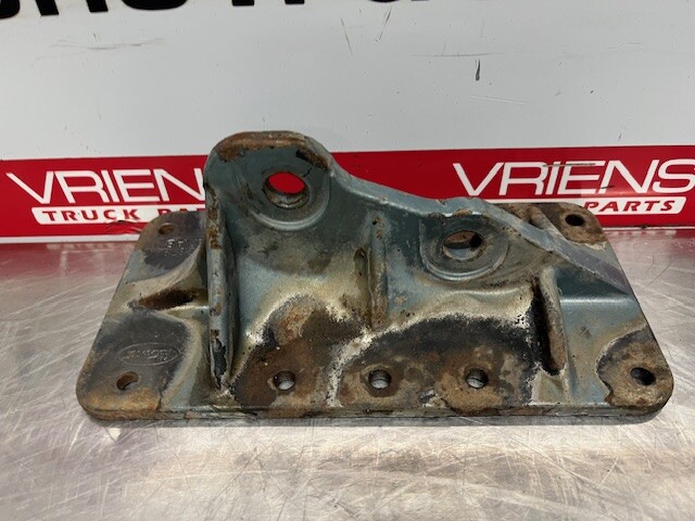 PETERBILT PETERBILT BRACKET-BASE SLEEPER LOWER LH 29-02378L