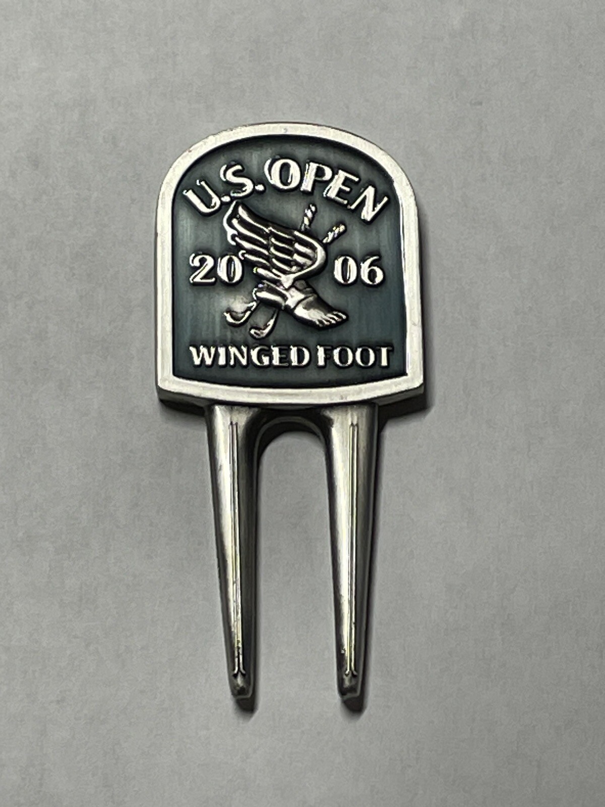 2006 U.S. Open Championship Divot Tool & 1" Coin Golf Marker - Winged Foot G.C.