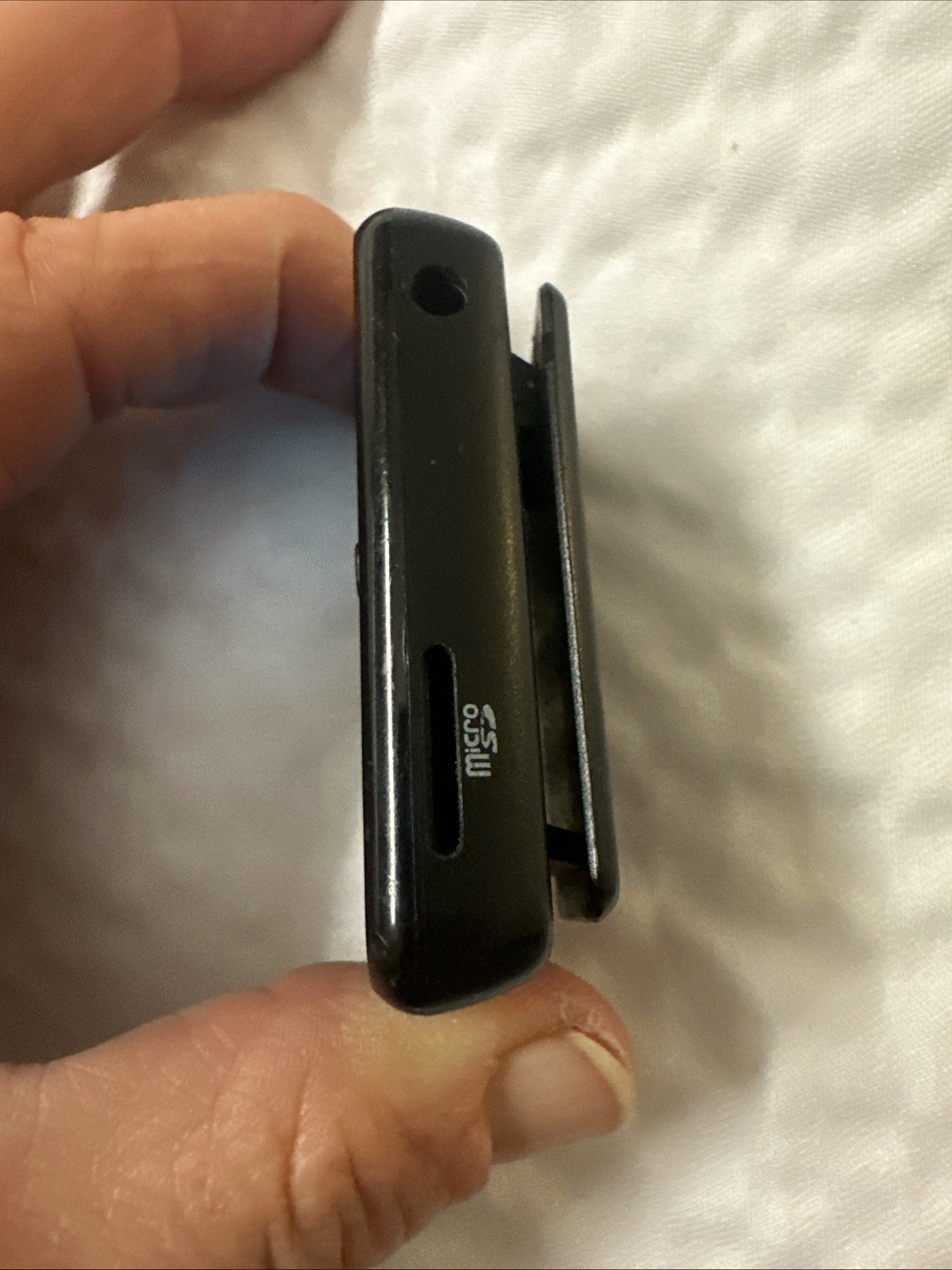 Sandisk Sansa Clip+ Clip Plus 4GB MP3 Player BUNDLE w/ USB Cable