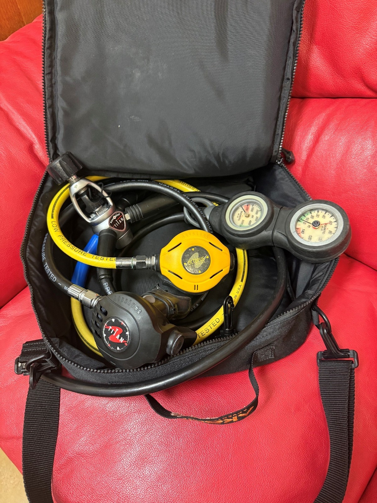 SCUBA REGULATOR-Aqualung Titan 1st, 2nd & Octo, 2 Gauges, BC Hose & Reg Bag
