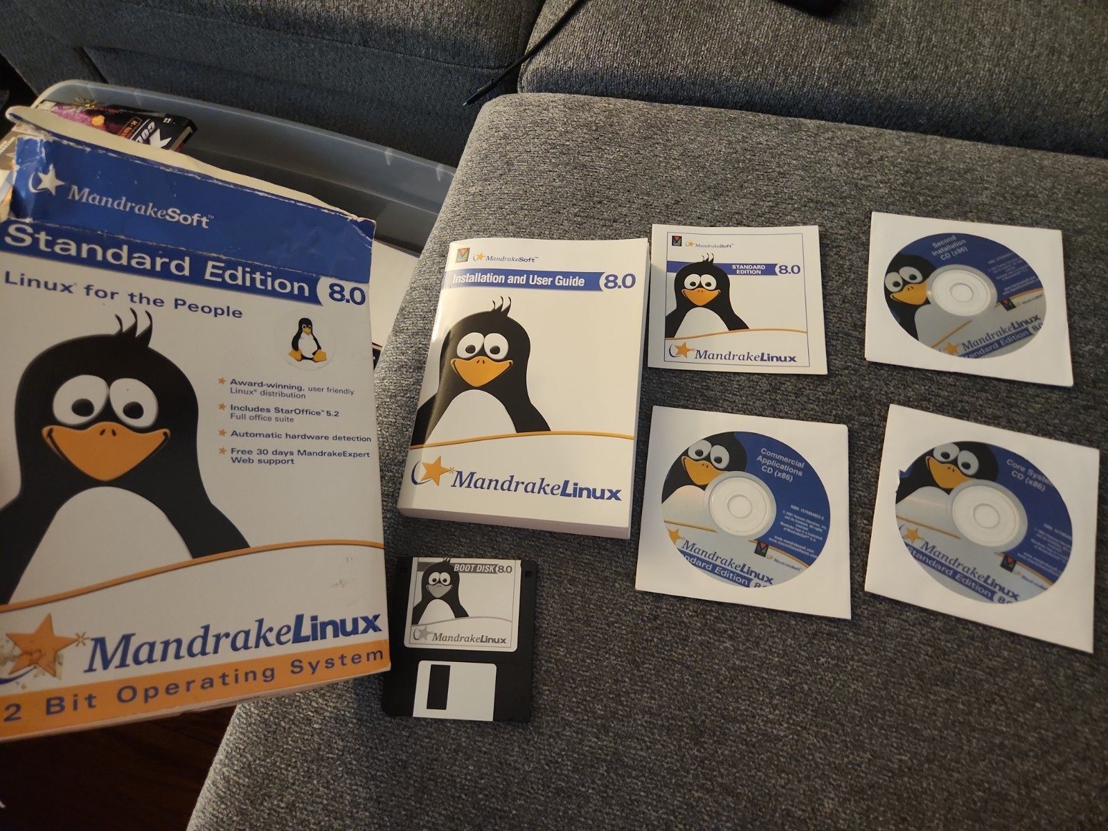 Complete Linux Operating System 8.0 Mandrake Linux Box Set 3 CDs Boot Disk