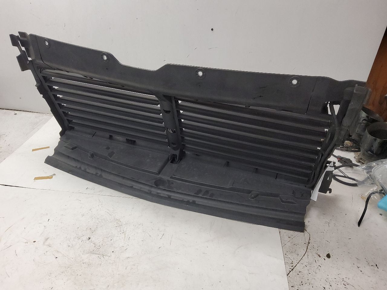2021 2022 2023 2024, Chevrolet Suburban 1500, Air Shutter Grille Assy, 5.3L, OEM
