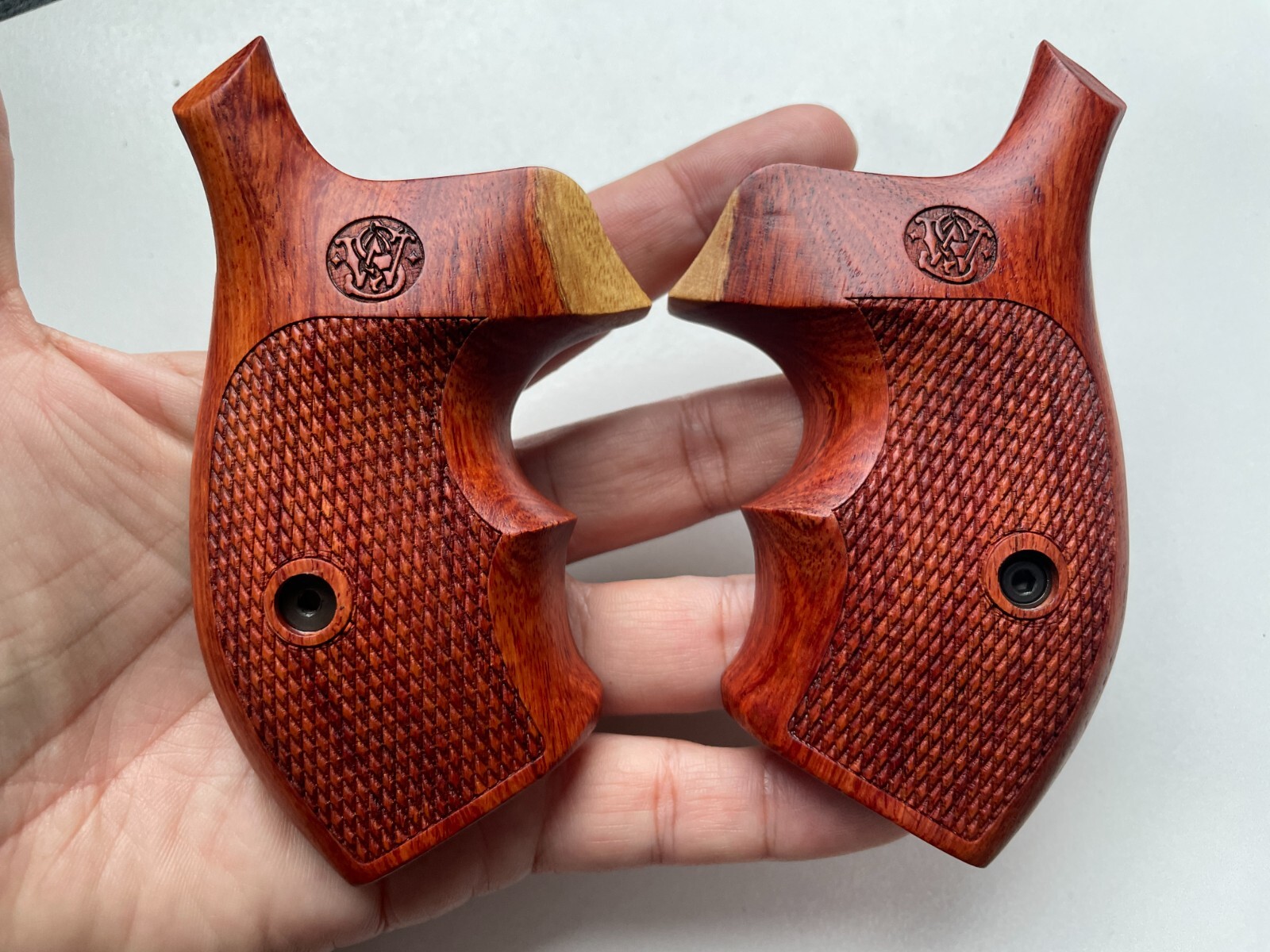 New Boots grips Finger groove Wood  handle Grips for S&W, K/L ROUND BUTT 686;