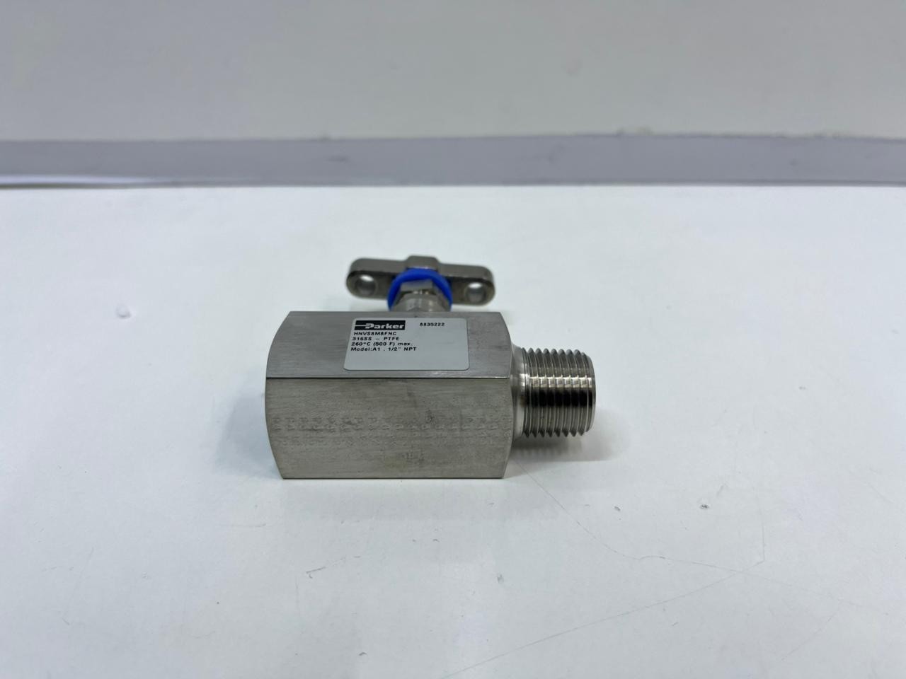 New Parker HNVS8M8FNC Needle Pattern Hand Valves , UK#10