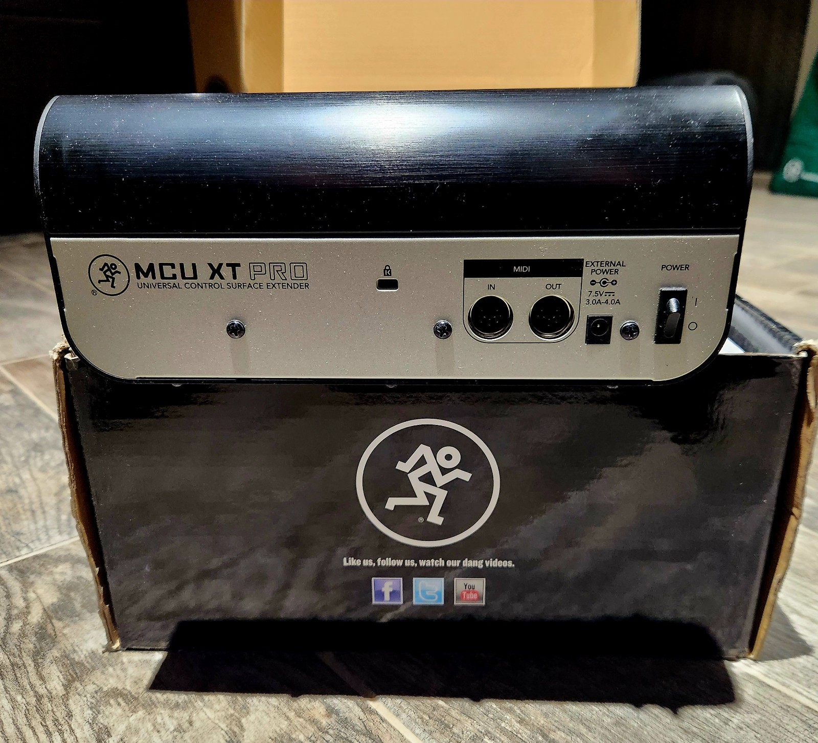 Mackie MCU Pro XT for use with a MCU Pro MIDI controller