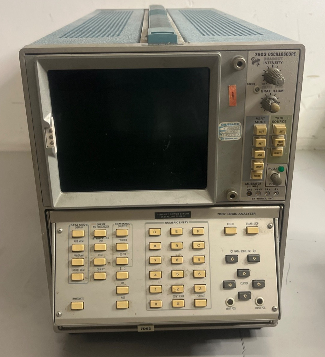 Tektronix 7603 Oscilloscope Mainframe w/ 7D02 Logic Analyzer Module